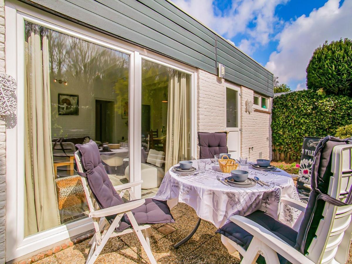 Lovely Bungalow In Noordwijkerhout With Garden Exterior foto