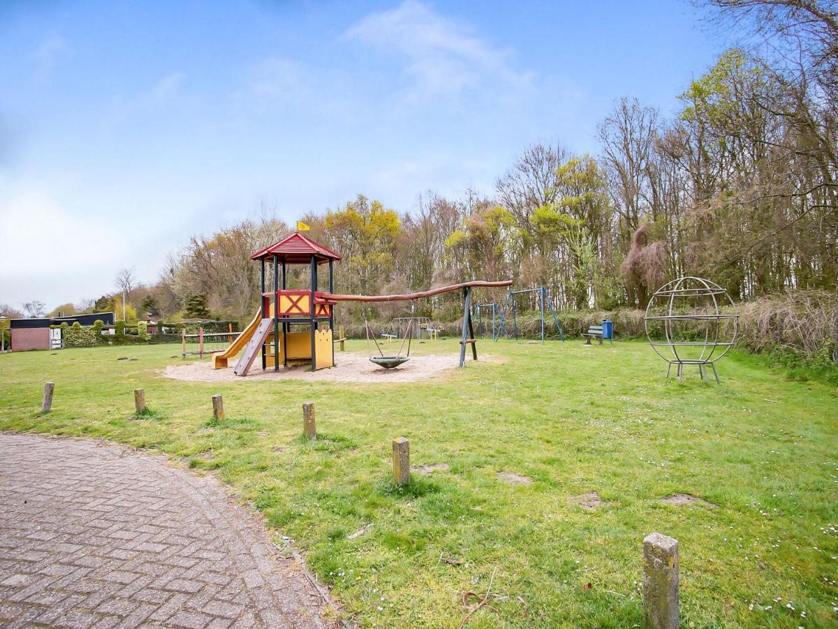 Lovely Bungalow In Noordwijkerhout With Garden Exterior foto